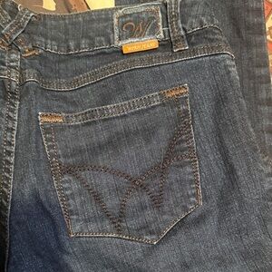 133.  Women's Dark Wash Skinny Jeans
